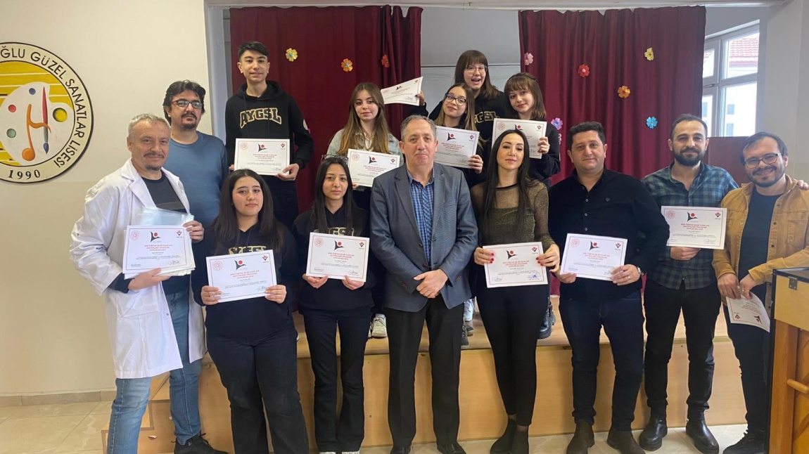Tübitak 4006 Bilim Fuarı'nda Eserleri Sergilenen Öğrencilerimiz ve Danışman Öğretmenleri Katılım Belgelerini Aldılar