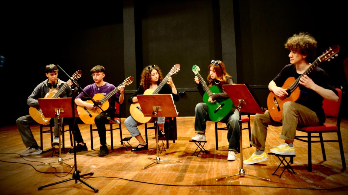 Eskişehir Anadolu Üniversitesi Devlet Konservatuvarında düzenlenen Gitar Şenliğine Katıldık